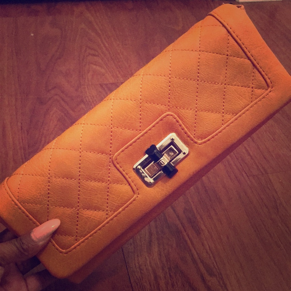 Clutch handbag
